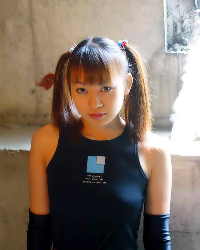 Японка обоссала пол 1 фотография