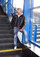 Молодая пара ебется посреди улиц 1 фотография