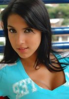 Голая брюнетка в гамаке 2 фотография