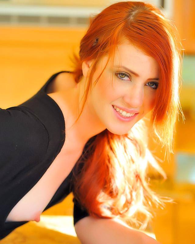 Рыжая сучка прикупила себе новую игрушку 12 фотография