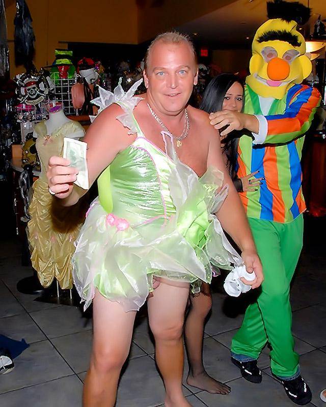 Вечеринка в секс шопе закончилась еблей за деньги 4 фотография