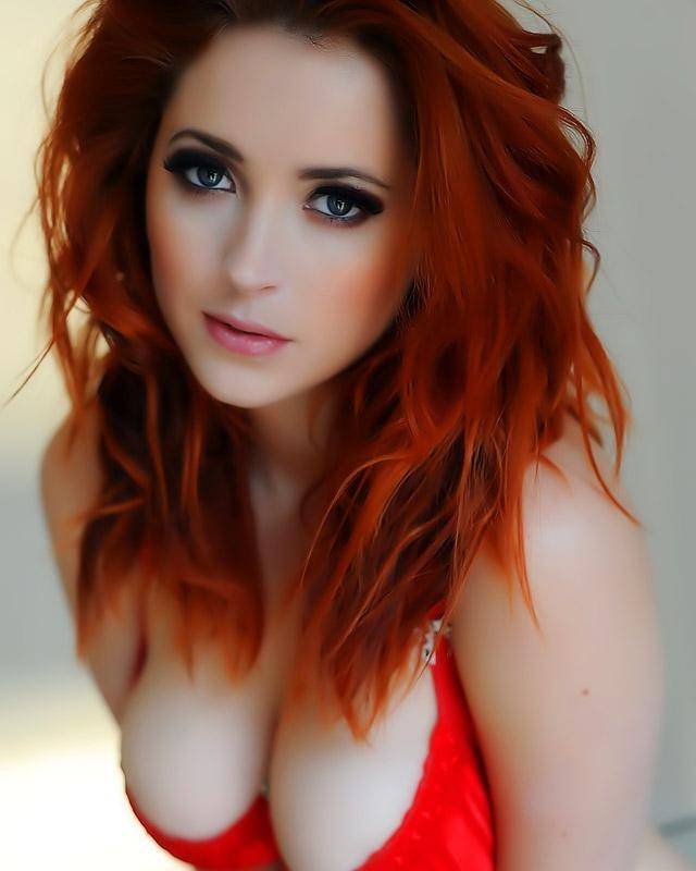 Рыжая молодка с большими титьками 4 фотография