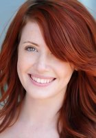 20-летняя девка с маленькой грудью ласкает киску 2 фотография