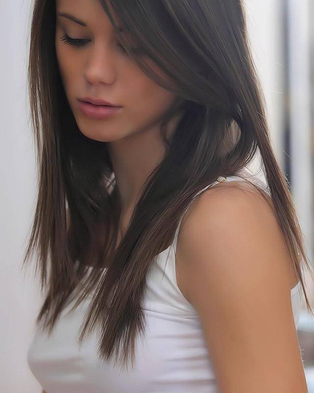 Красотка с большими сиськами любит теребить клитор 1 фотография