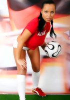 Сняла с себя футбольную форму 2 фотография