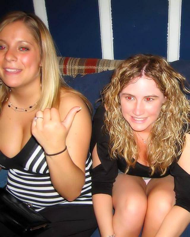 Пьяные девки показывают свои сиськи и попки 6 фотография