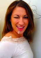 Девушка пришла в туалет, а оказалось там комната минета 15 фотография