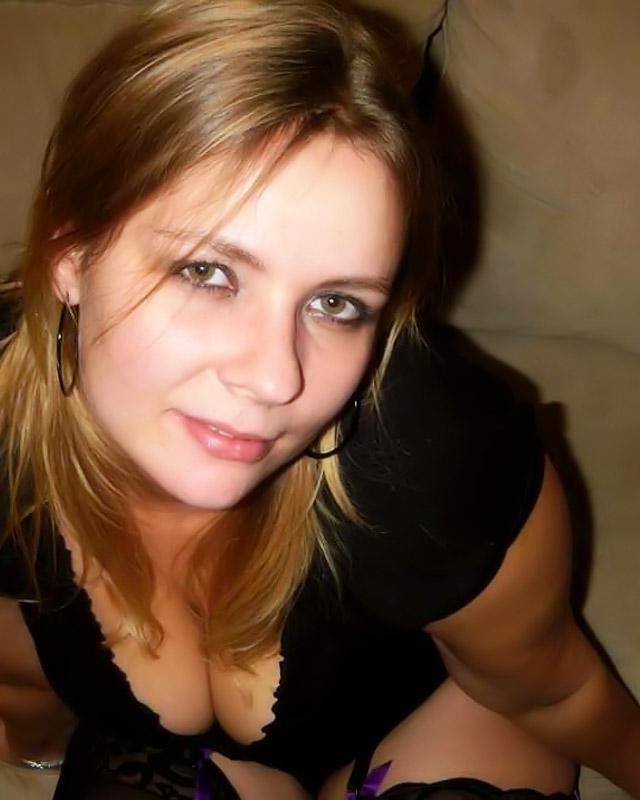 Любительское фото от пышной Ольки, которая любит грубый секс 12 фотография