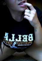 Каринка мечтает о ебли с сексапильным мачо 3 фотография