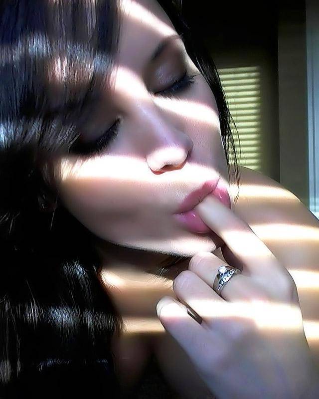 Каринка мечтает о ебли с сексапильным мачо 13 фотография