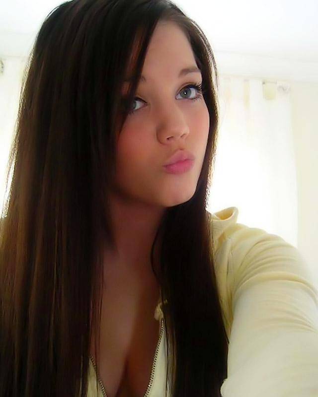 20-летняя брюнеточка - девушка снимает на камеру свой горячий секс 3 фотография