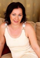 Эта бабулька не любит брить волоски, а обожает роздирать пизду 1 фотография