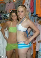 Две парочки устроили групповуху 1 фотография Две парочки устроили групповуху 1 фотография