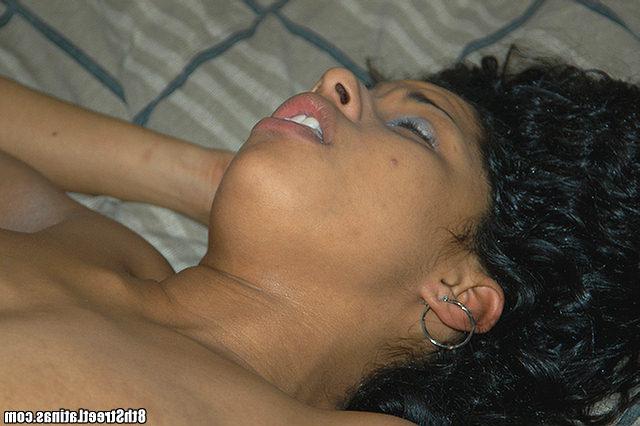 С немалым фаллосом удовлетворил негритянку 20 фотография