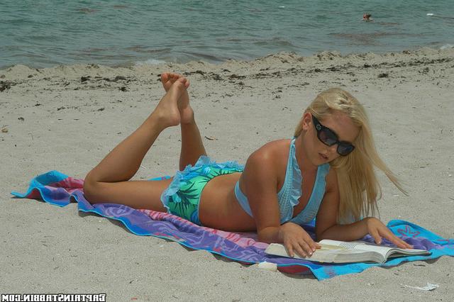 Выебана на палубе возбужденным дедком 2 фотография