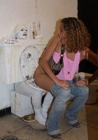 Элла немного стесняется, но сосет 5 фотография Элла немного стесняется, но сосет 5 фотография