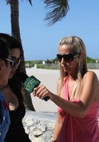 Элла немного стесняется, но сосет 15 фотография Элла немного стесняется, но сосет 15 фотография