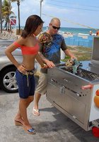 Угостил мулатку своим хот-догом 3 фотография Угостил мулатку своим хот-догом 3 фотография