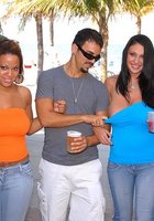 Пришла на свидание с подругой 1 фотография Пришла на свидание с подругой 1 фотография