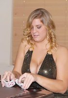 Проиграла пизду в карты 1 фотография Проиграла пизду в карты 1 фотография