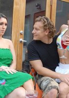 Женщины соблазнили простого рабочего 7 фотография Женщины соблазнили простого рабочего 7 фотография