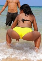 Шалости с чёрной подругой 2 фотография Шалости с чёрной подругой 2 фотография