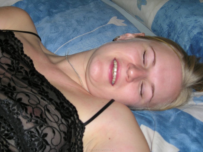 Норовит поглубже засунуть писюн в женскую задницу 12 фотография