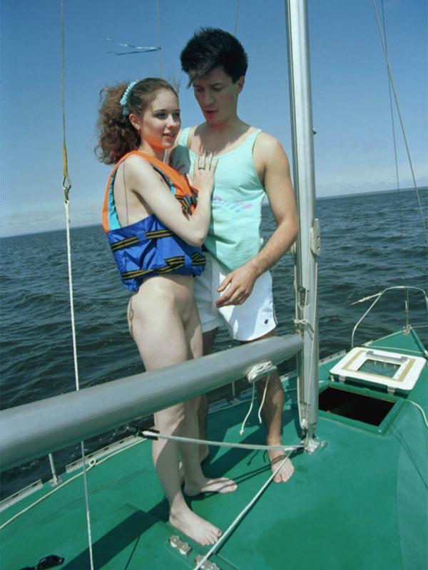 Секс на яхте запечатлен в порно фото 1 фотография