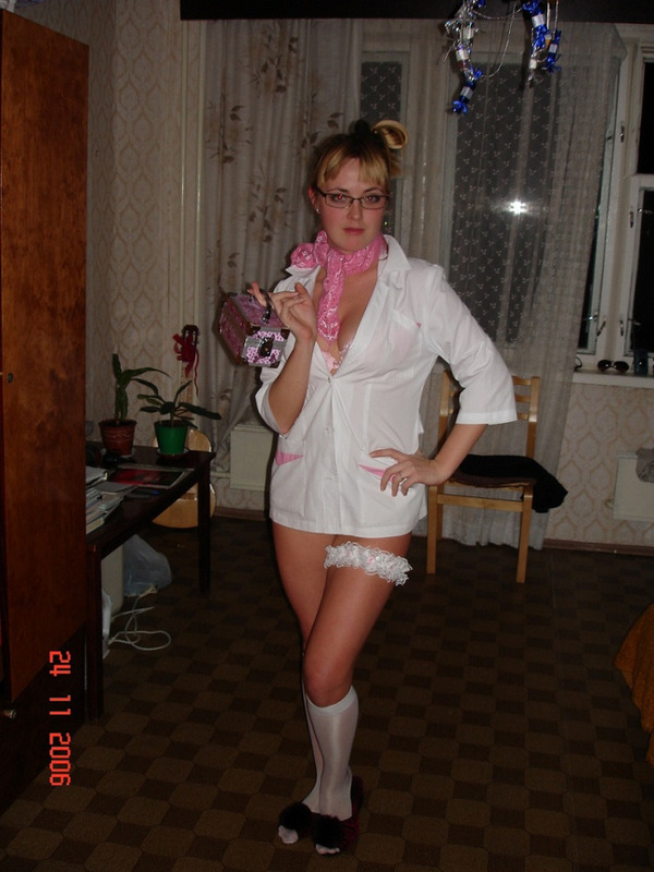 Медсестра пришла вылечить пациента своей сексуальностью 1 фотография