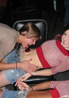 Выпившая сучка шалит на вечеринке 4 фотография Выпившая сучка шалит на вечеринке 4 фотография