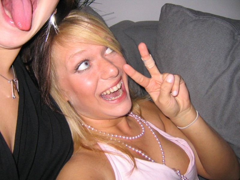 Пьяная бабенку уснула после разврата на вечеринке 29 фотография