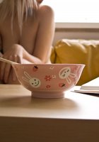 Юлия постепенно раздевается у окна 39 фотография