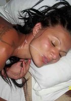 В квартире брюнетка насосала себе порцию спермы 17 фотография