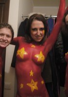 Пьяные молодки разрисовали голые тела на вечеринке 5 фотография Пьяные молодки разрисовали голые тела на вечеринке 5 фотография