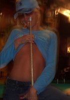 Блонда делает отсос члена после отдыха на пляже 15 фотография