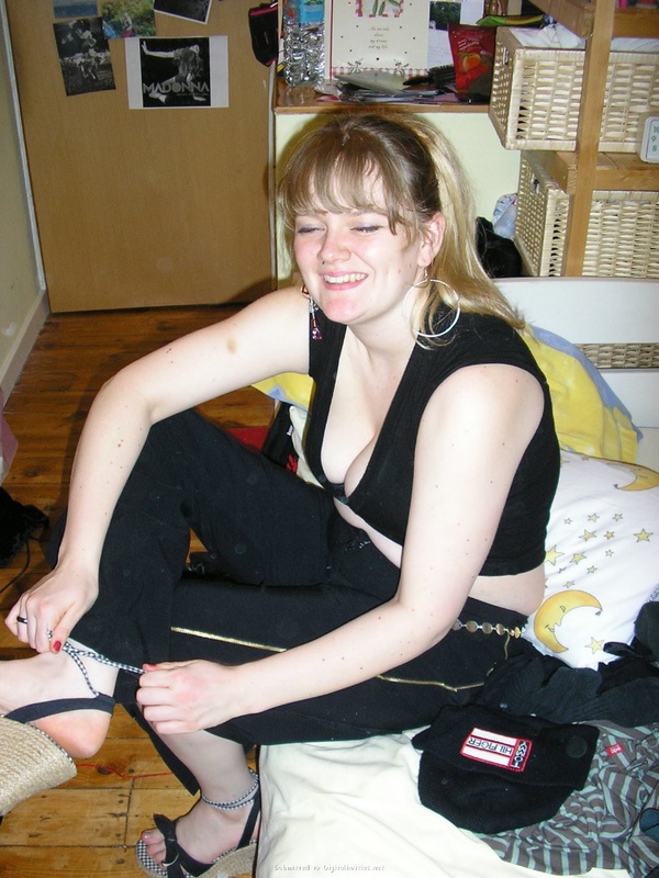 Стремная баба желает потрахаться на даче 5 фотография