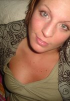 Сучка сделала откровенное селфи в полумраке 2 фотография