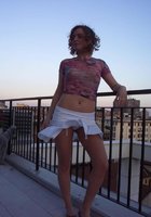 Милая молодка на отдыхе светит влагалищем 2 фотография