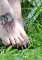 Обнаженная нимфа лежит на крыльце 22 фотография