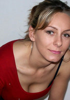 Потаскуха оголила киску возле стены 1 фотография