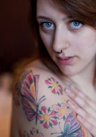 Нина вошла в спальню и осталась в нижнем белье 36 фотография