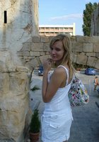 Бикса в отпуске моется гораздо чаще 2 фотография