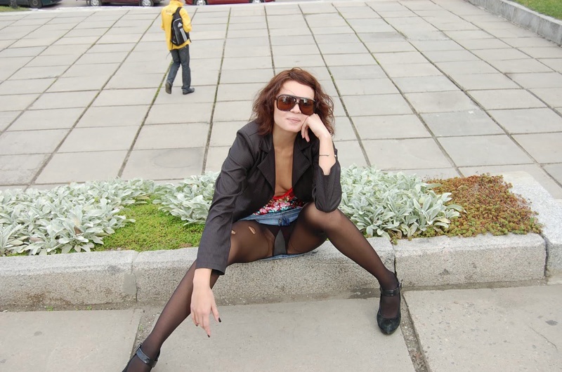 23 летняя прелестница плещется в воде топлес 18 фотография