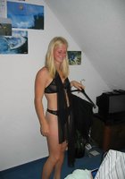 Молоденькая чика после душа показала большой клитор 4 фотография