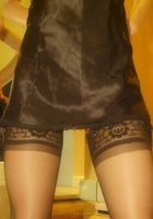 Леди запечатлела упругую попку в отражении 5 фотография