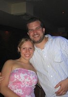 Блондинистая женушка в кровати ожидает опытного муженька 17 фото