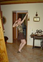 Рыжая краля с маленькими сиськами оголилась дома 14 фото