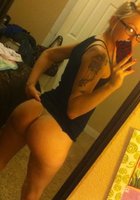 Стройные любовницы хвастаются торчащими сиськами перед зеркалом 11 фото