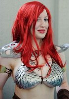 Косплеерши на фестивале хвастаются большим декольте 2 фото