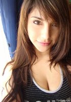 Молодые кокетки показывают на камеру большие сиськи 2 фотография